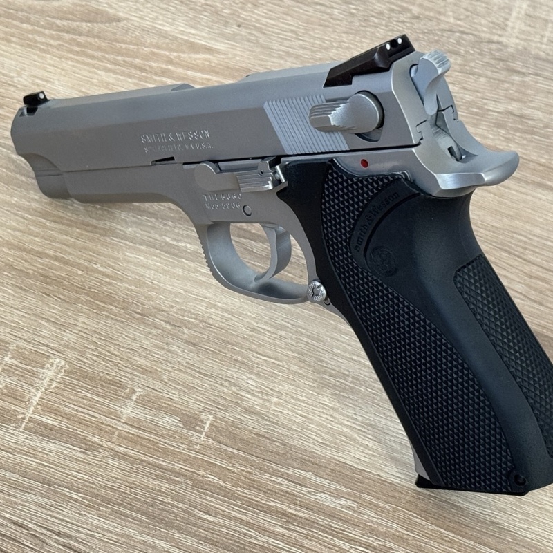 SMITH WESSON 5906 (BEYAZ HOROZ / BEYAZ TETİK)