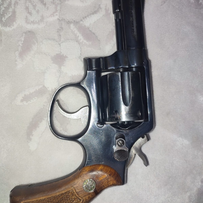 Polis memurundan smith wesson 38
