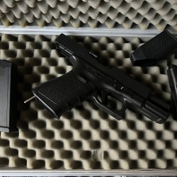 RUHSATLI,SIFIR KUTUSUNDA HİÇ KULLANILMAYAN ANAHTARLI,GERÇEK AVUSTURYA GLOCK 19