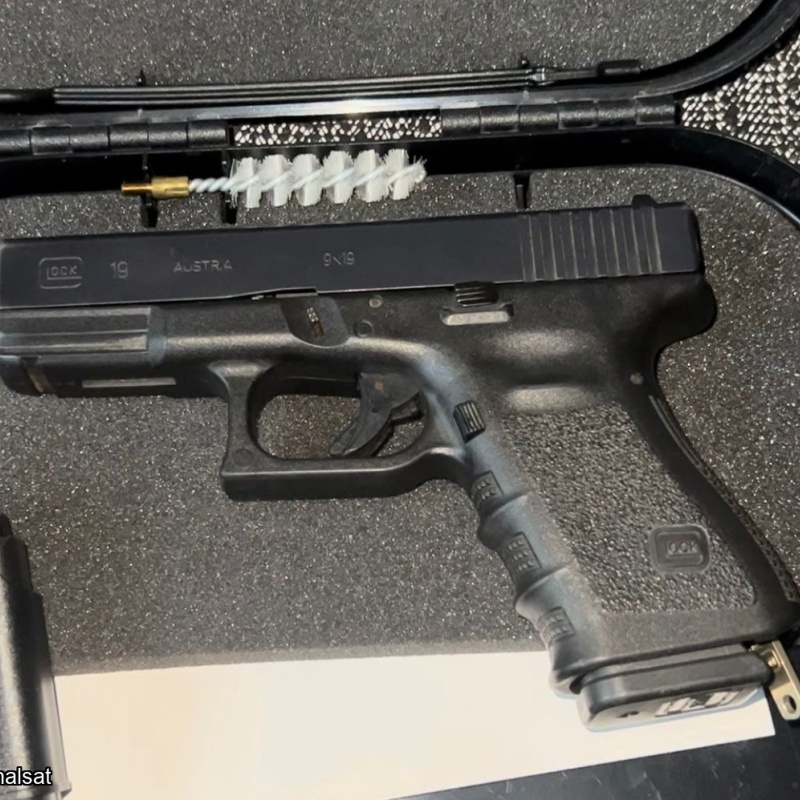 RUHSATLI,SIFIR KUTUSUNDA HİÇ KULLANILMAYAN ANAHTARLI,GERÇEK AVUSTURYA GLOCK 19