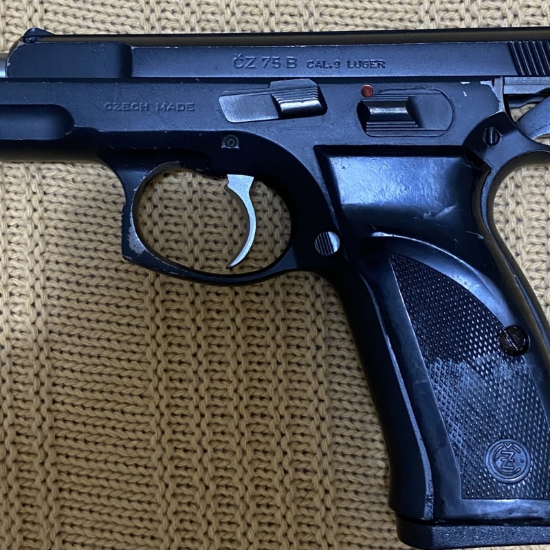 CZ 75B Emniyet mensubundan