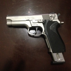 Belde taşınmamış kullanılmamış saklanmış temiz Smith&Wesson