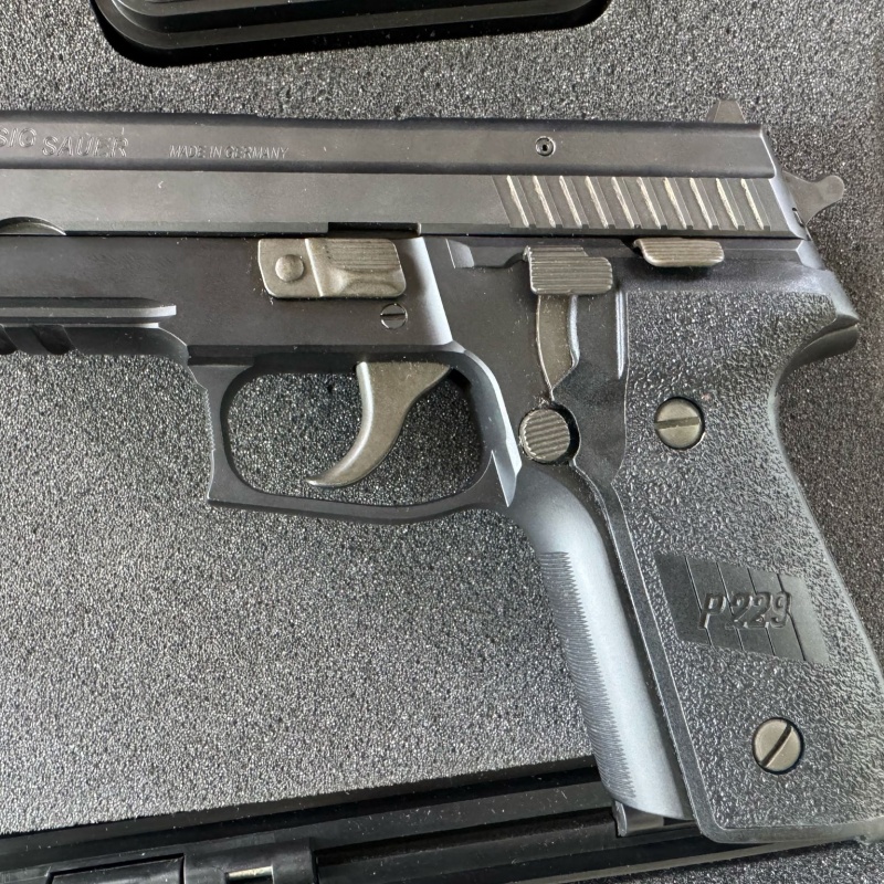 EMEKLİ EMNİYET GÖREVLİSİNDEN BULUNDURMA RUHSATLI,KUTUSUNDA,SADECE DENEME ATIŞI YAPILAN ALSO SİGSAUER P 229