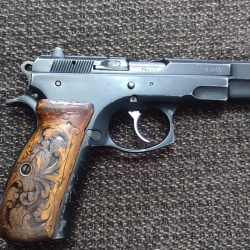 EMEKLİ EMNİYET GÖREVLİSİNDEN,SIFIR AYARINDA KUTUSUNDA,İLK ELDEN ORJİNAL SİYAH 1993 MODEL CZ 75 B