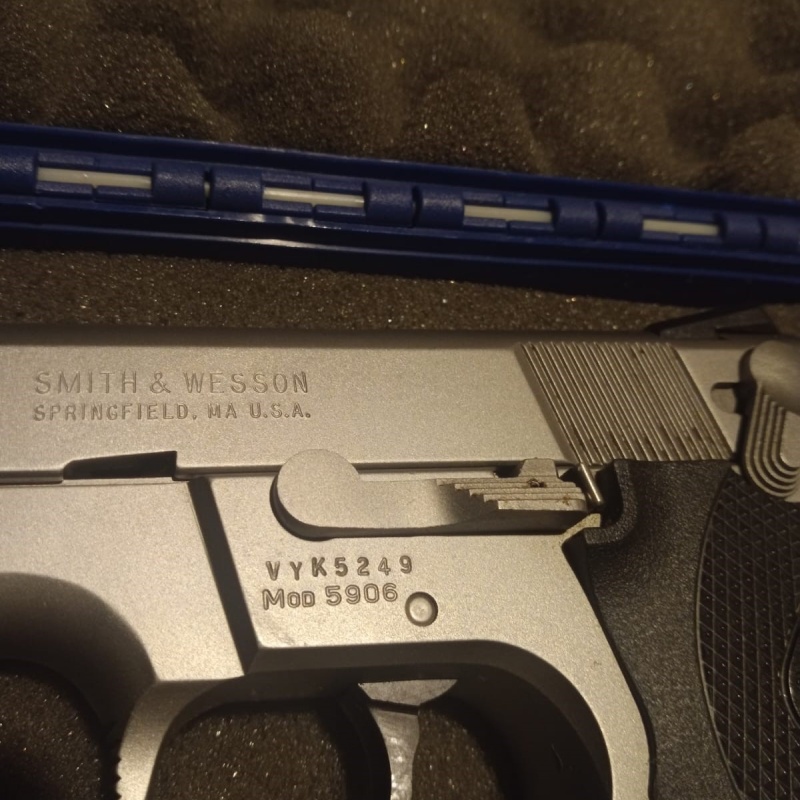 59 06 Smith wesson