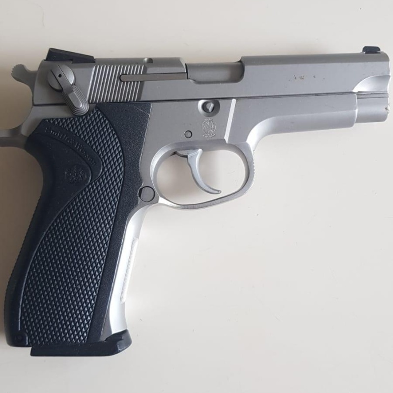 9 mm Smith Wesson 5906 model